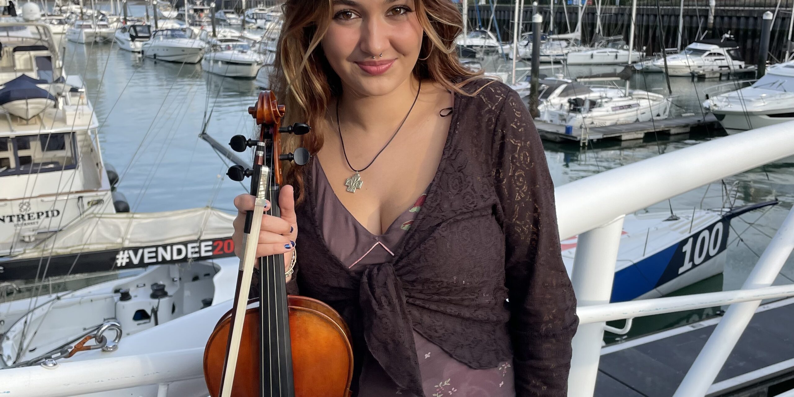 Annabel-Cullington-Doss-Viola