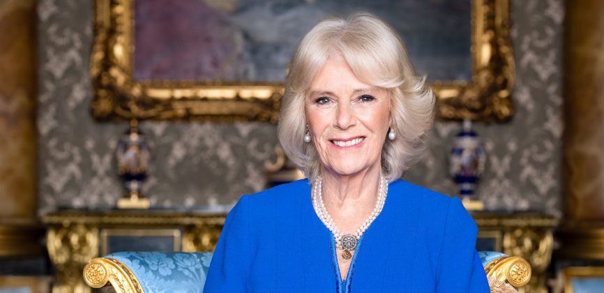 HMQ_Hugo Burnand Buckingham Palace J2598_DF-87-72px-2
