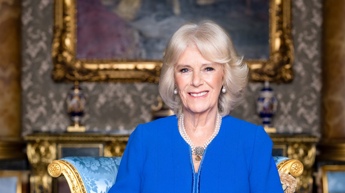 HMQ_Hugo Burnand Buckingham Palace J2598_DF-87-72px-2