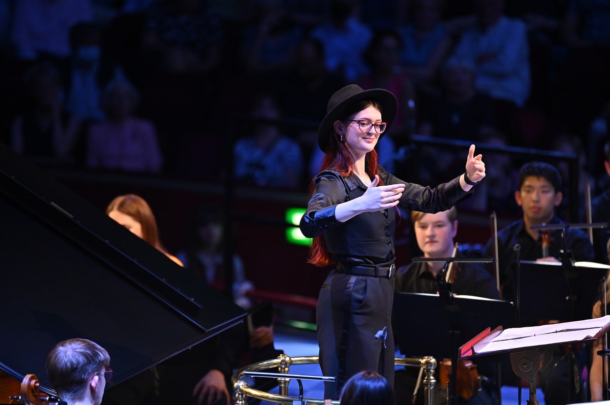 Sophie conducts the NYO at the BBC Proms